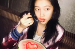 娱乐吃瓜君关晓彤,娱乐圈的“吃瓜”女王，揭秘明星幕后故事