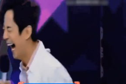 娱乐吃瓜酱石榴男孩,娱乐吃瓜酱的甜蜜瓜田奇遇记